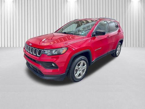Used 2024 Jeep Compass Latitude image 14