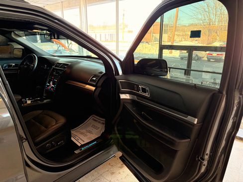 Used 2018 Ford Explorer Sport w/ Equipment Group 401A image 17