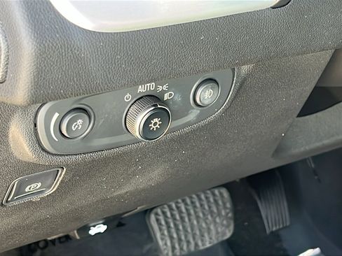 Certified 2022 GMC Terrain SLT w/ Infotainment Package II image 13