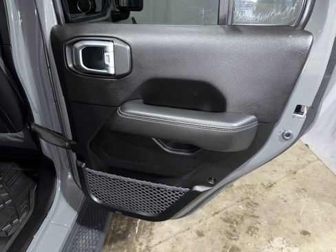 Used 2020 Jeep Wrangler Unlimited Sahara image 23