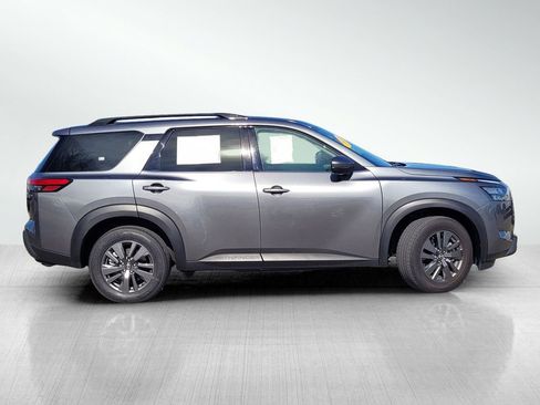 Used 2024 Nissan Pathfinder SV w/ SV Premium Package image 3