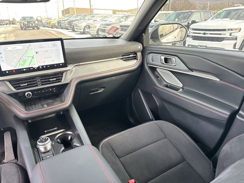 Used 2025 Ford Explorer ST image 16