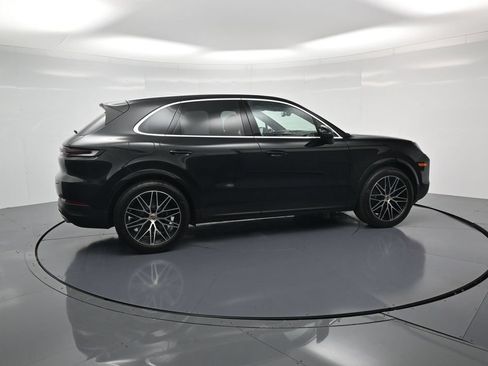 Used 2026 Porsche Cayenne AWD/4WD image 39