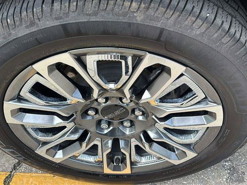Certified 2023 GMC Yukon XL Denali Ultimate w/ LPO, Floor Liner Package AWD/4WD image 12