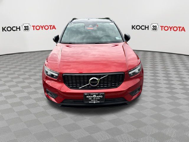 Used 2022 Volvo XC40 T5 R-Design w/ Climate Package AWD/4WD image 2