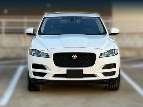 Used 2019 Jaguar F-PACE image 2