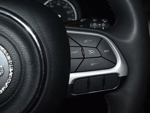 Used 2019 Jeep Renegade Latitude image 9