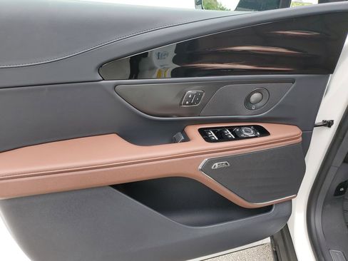 New 2026 Lincoln Nautilus Reserve AWD/4WD image 17