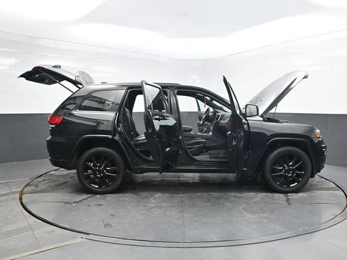 Used 2018 Jeep Grand Cherokee Altitude AWD/4WD image 45