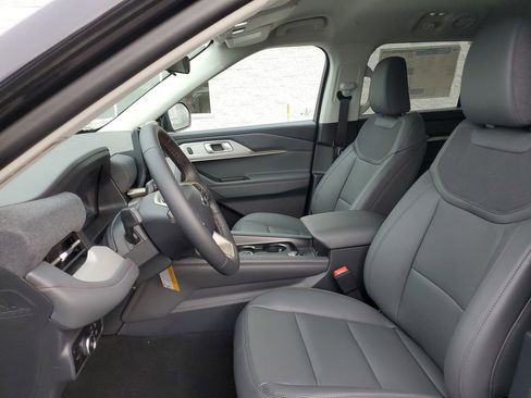 New 2026 Ford Explorer Active w/ Active Comfort Package image 8