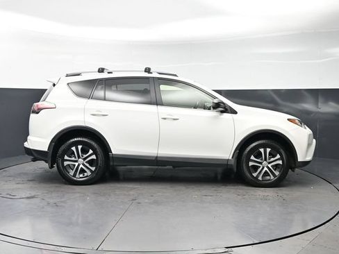Used 2017 Toyota RAV4 LE FWD image 4