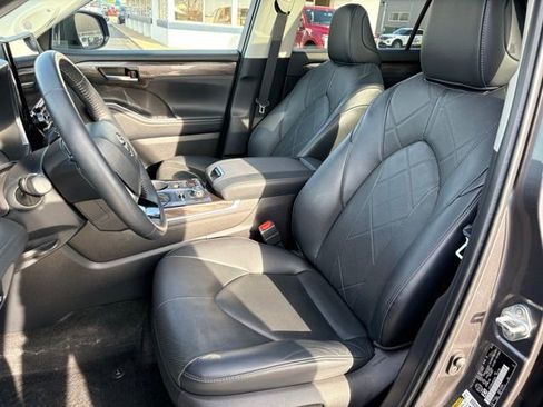Used 2022 Toyota Highlander Platinum image 22