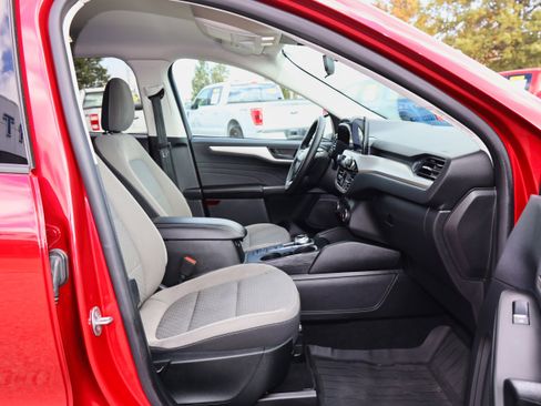 Used 2022 Ford Escape SE w/ Cold Weather Package image 24