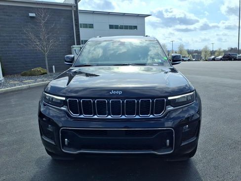 Used 2023 Jeep Grand Cherokee Overland w/ Luxury Tech Group IV AWD/4WD image 8