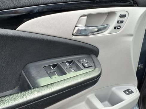 Used 2016 Honda Pilot Touring image 16