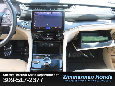 Used 2022 Jeep Grand Cherokee Limited AWD/4WD image 16