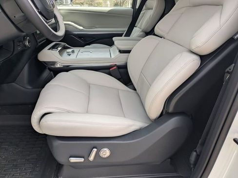 New 2026 Lincoln Navigator Reserve w/ Jet Appearance Package AWD/4WD image 17