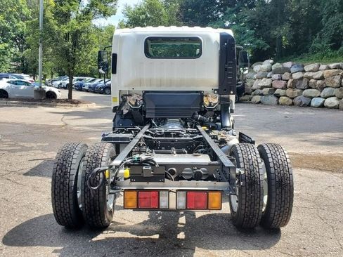 New 2025 Isuzu NPR HD image 3