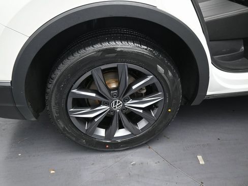 Used 2023 Volkswagen Tiguan SE w/ Panoramic Sunroof Package image 35