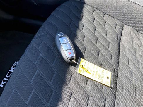 Used 2022 Nissan Kicks S image 15