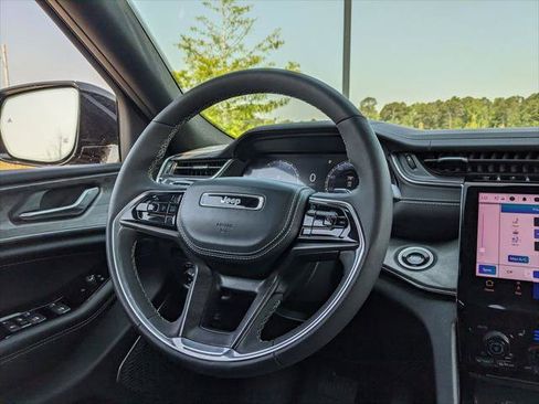 Certified 2025 Jeep Grand Cherokee L Overland AWD/4WD image 27