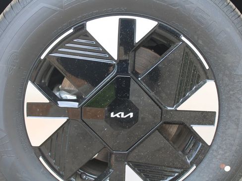 New 2026 Kia Sportage LX FWD image 16