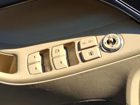 Used 2012 Hyundai Elantra GLS FWD image 24