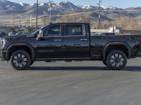 Used 2024 GMC Sierra 3500 Denali w/ Denali Reserve Package image 3