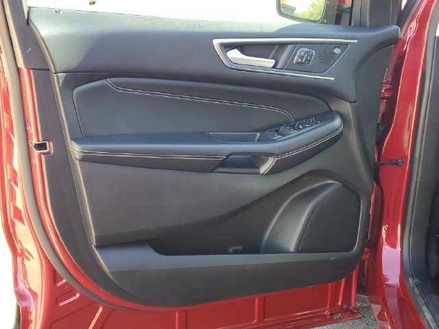 Used 2020 Ford Edge Titanium w/ Equipment Group 301A FWD image 9