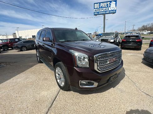 Used 2017 GMC Yukon SLE w/ SLE Value Package image 2