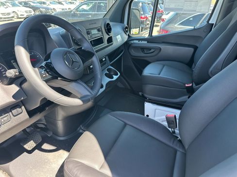 New 2025 Mercedes-Benz Sprinter 2500 image 10