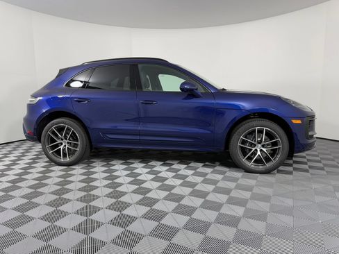 Certified 2026 Porsche Macan AWD/4WD image 8