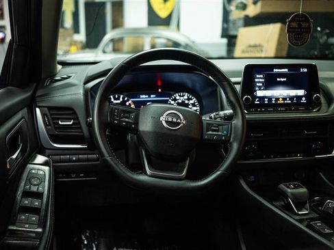 Used 2025 Nissan Rogue SV FWD image 17