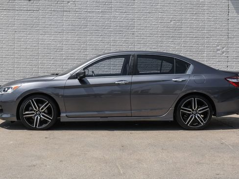 Used 2016 Honda Accord Sport image 10
