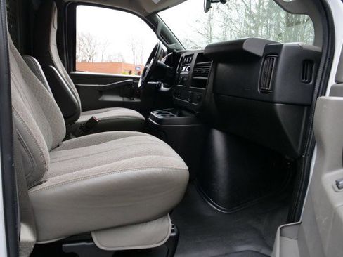 Used 2017 GMC Savana 2500 image 25