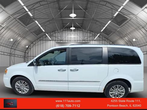 Used 2015 Chrysler Town & Country Touring-L w/ Driver Convenience Group FWD image 1