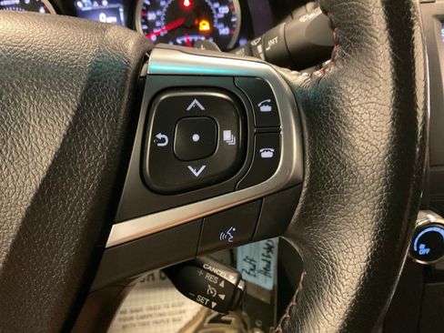 Used 2016 Toyota Camry SE w/ Moonroof Package FWD image 18