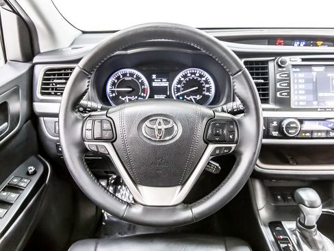 Used 2019 Toyota Highlander XLE AWD/4WD image 20
