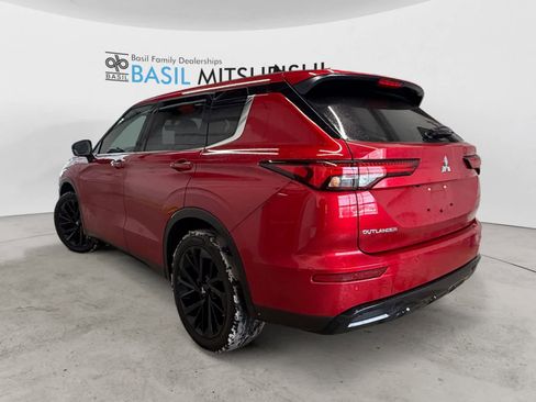 Used 2024 Mitsubishi Outlander SE Black Edition image 3