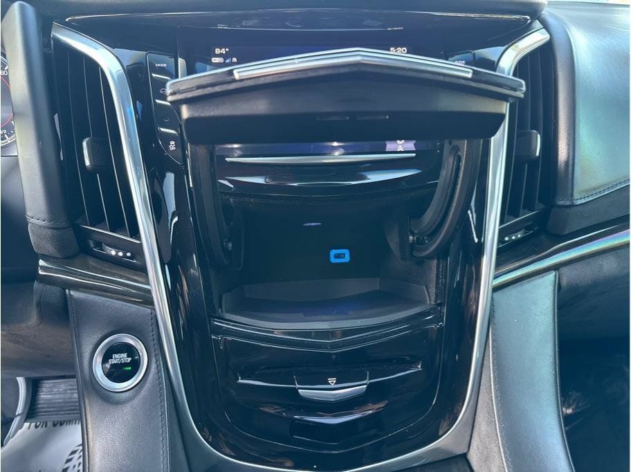 Used 2017 Cadillac Escalade Platinum AWD/4WD image 40