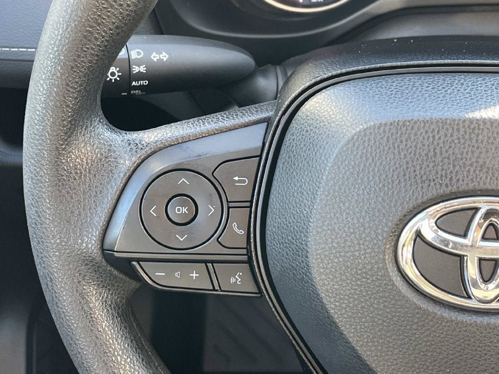 Used 2025 Toyota RAV4 XLE FWD image 16