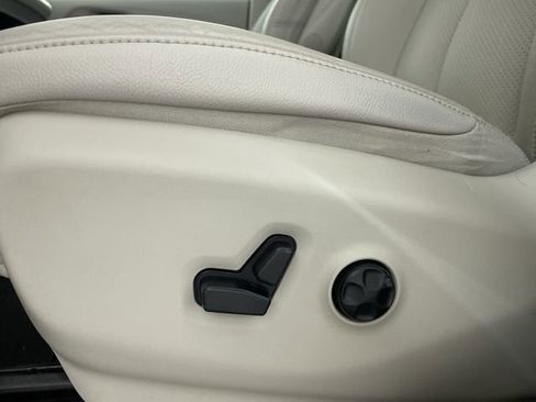 Used 2019 Chrysler Pacifica Touring-L Plus w/ Advanced Safetytec Group image 35