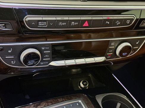 Used 2017 Audi Q7 3.0T Prestige w/ Prestige Package image 24