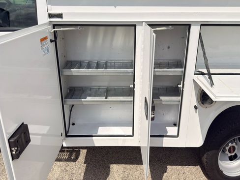 Used 2018 GMC Savana 3500 w/ Power Convenience Package RWD image 9