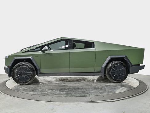 Used 2024 Tesla Cybertruck Cyberbeast AWD/4WD image 2