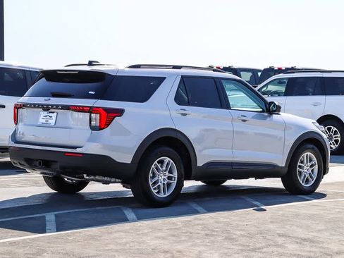 New 2026 Ford Explorer Active RWD image 4