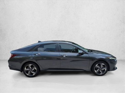 Used 2023 Hyundai Elantra SEL w/ Convenience Package FWD image 4