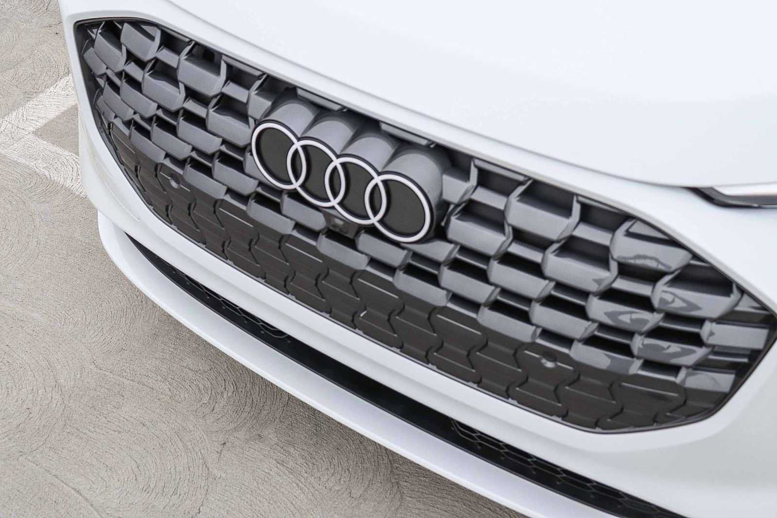 Used 2025 Audi Q5 Premium w/ Convenience Package AWD/4WD image 8