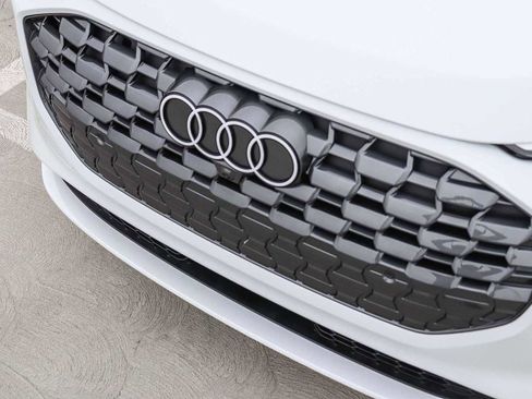 Used 2025 Audi Q5 Premium w/ Convenience Package AWD/4WD image 8