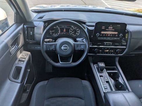 Used 2024 Nissan Pathfinder SV FWD image 17